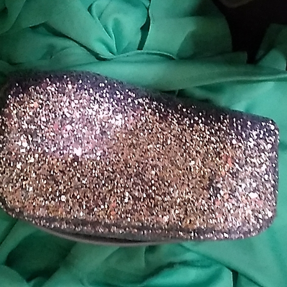 Makeup - Picture 2 of 6